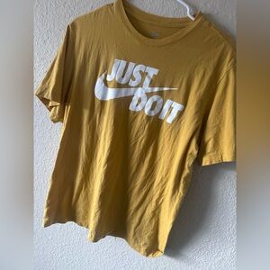 Men’s Nike t-shirt